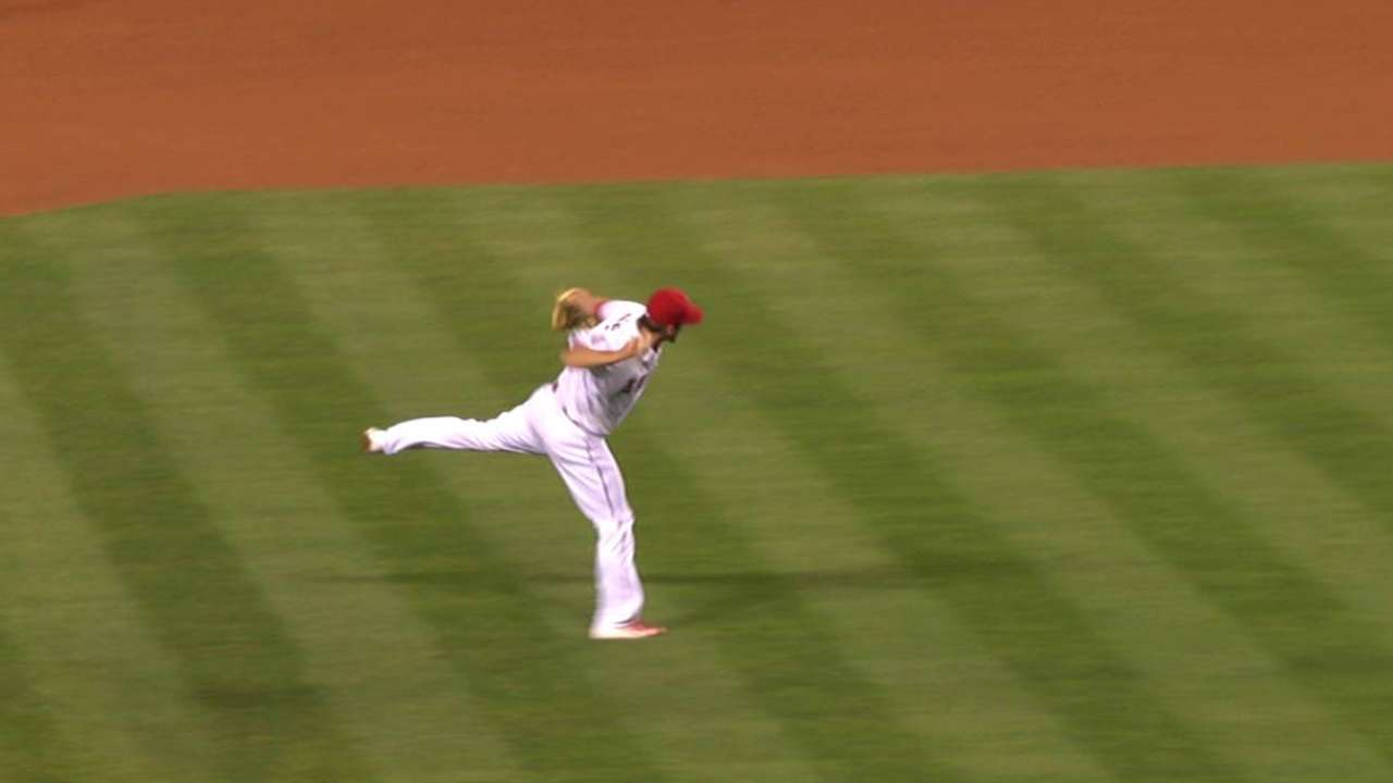 Freese's barehanded gem