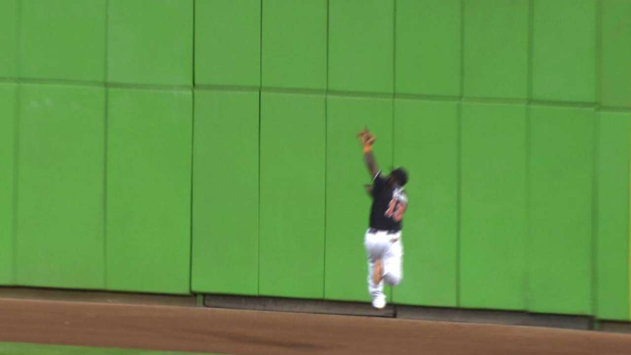Ozuna benched for tardiness