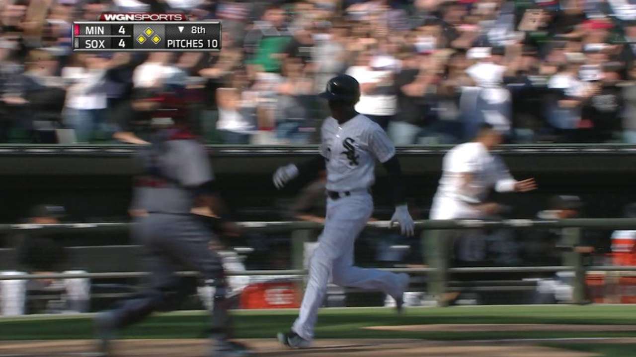 Shuck delivers big hit to give White Sox first win
