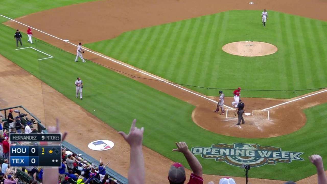 Gallardo continues mastery of Astros in Rangers' win
