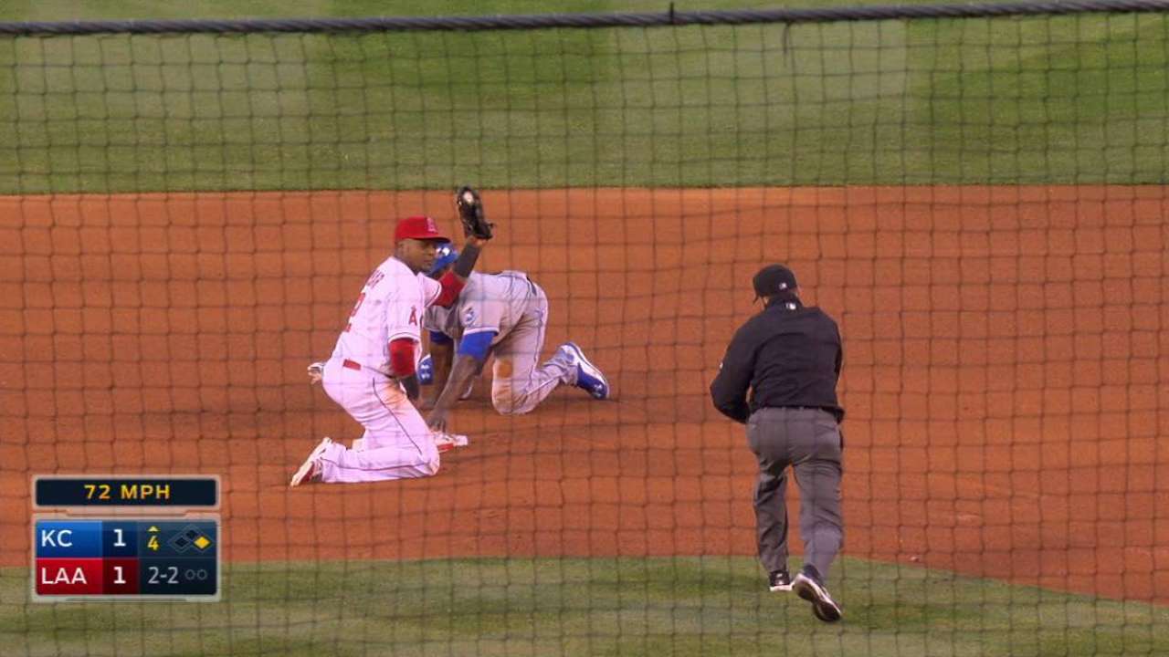 Royals acquire catcher Butera from Angels