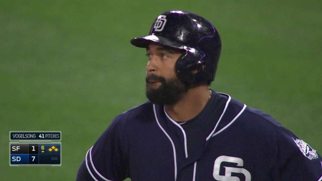 Shields gana duelo a Bumgarner en victoria de S.D.