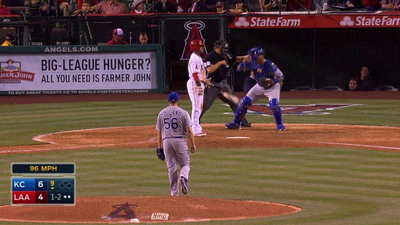 Guthrie perseveres to set up Royals' bullpen