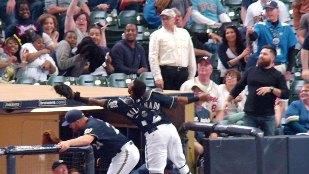 Lohse strikes out Walker