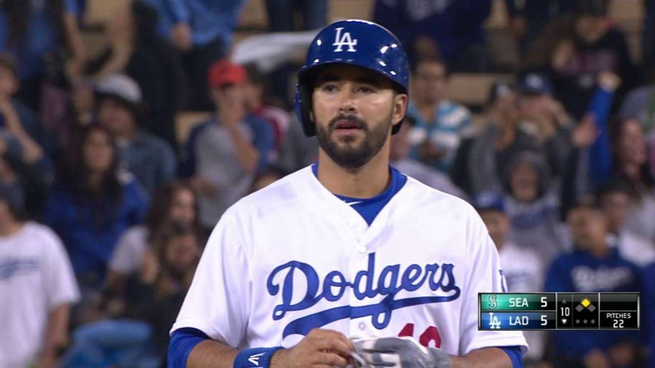 Ethier's 10th-inning double
