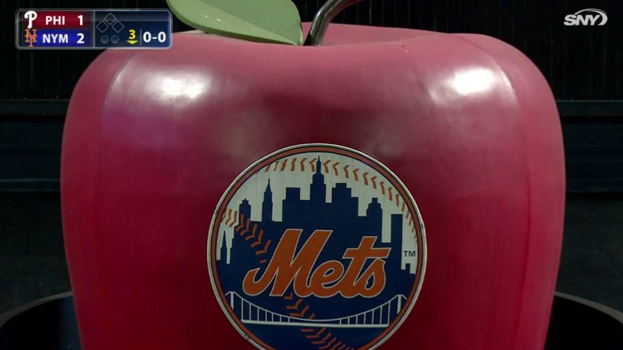 d'Arnaud's solo shot