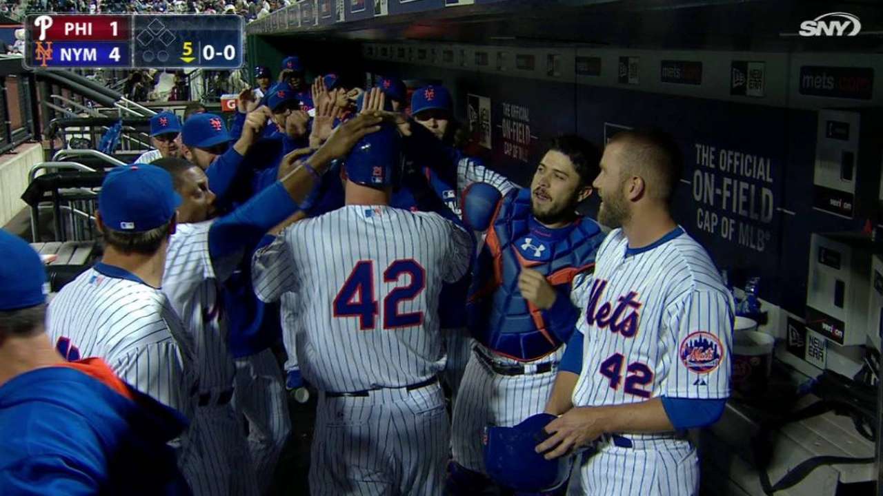 Mets complete home-opening sweep of Phillies