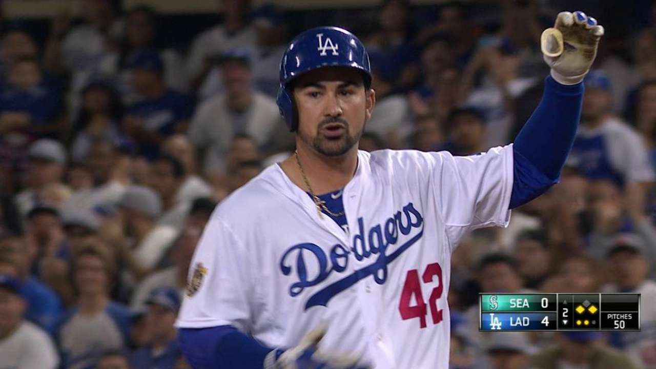 Dodgers honran a Jackie con barrida vs. Marineros