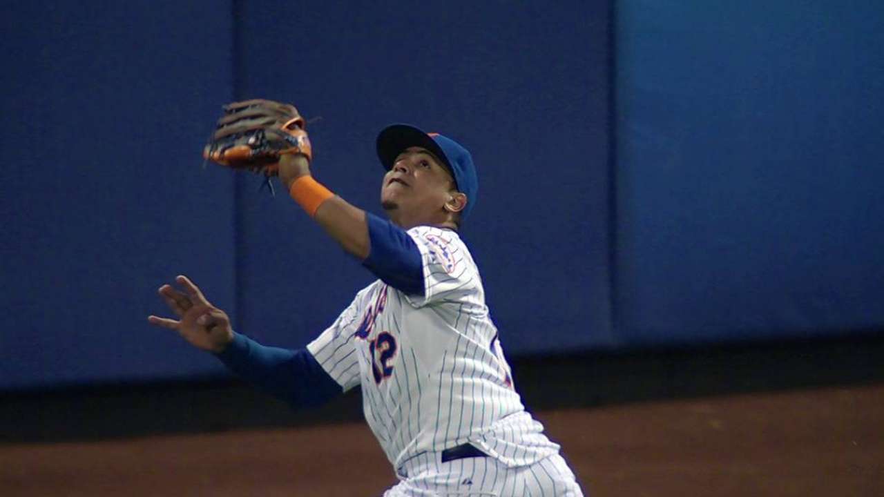 Lagares' leaping grab