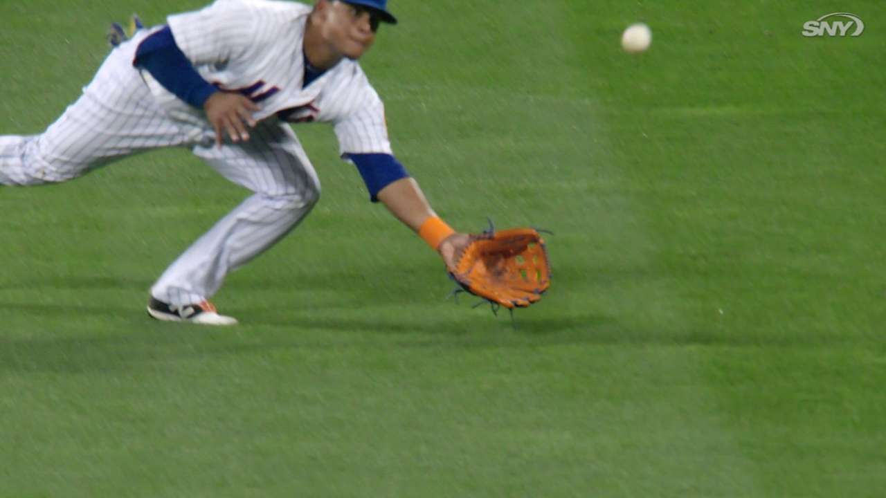 Lagares displays Gold Glove skills vs. Marlins