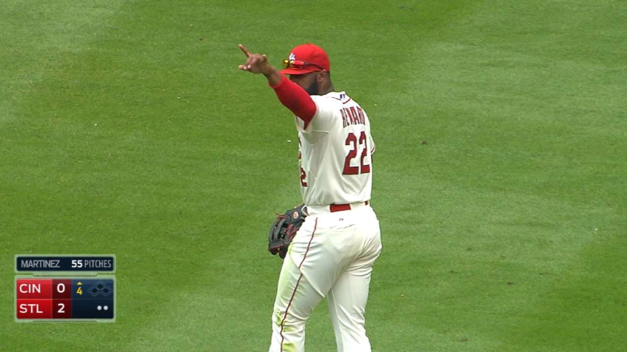 Heyward gets first Cardinals curtain call