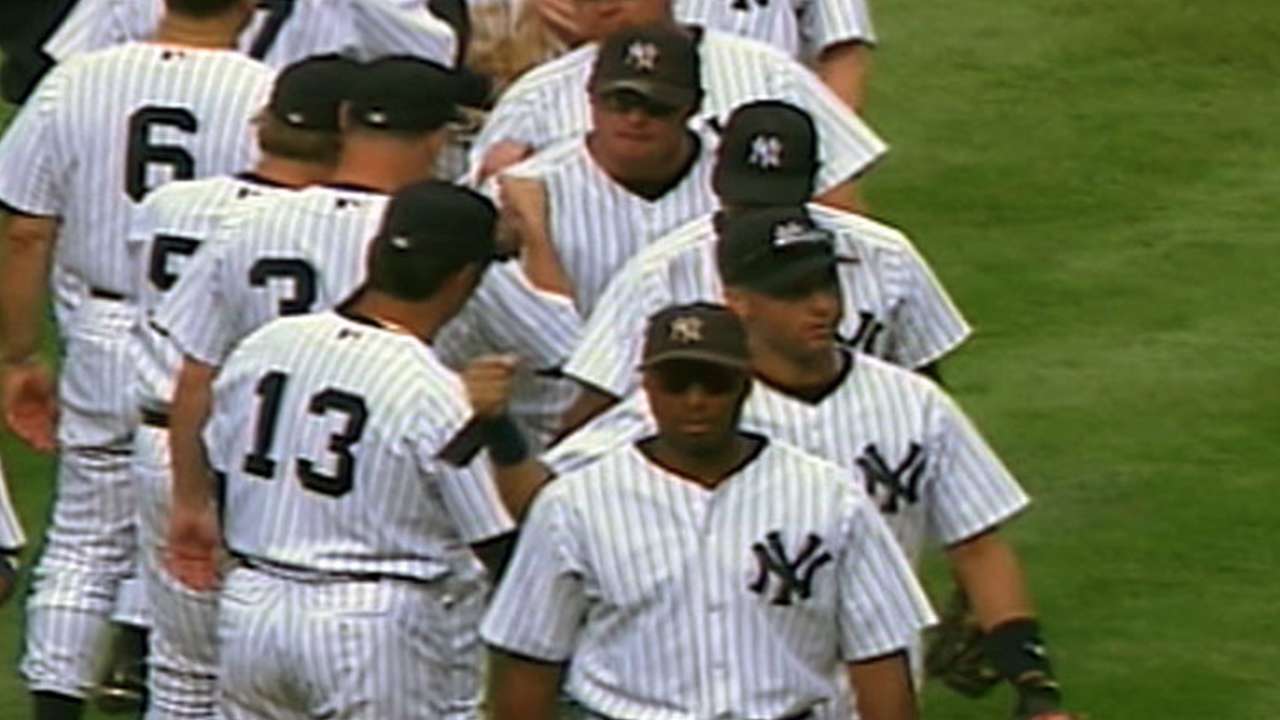Yankees defeat Rangers, 10-3