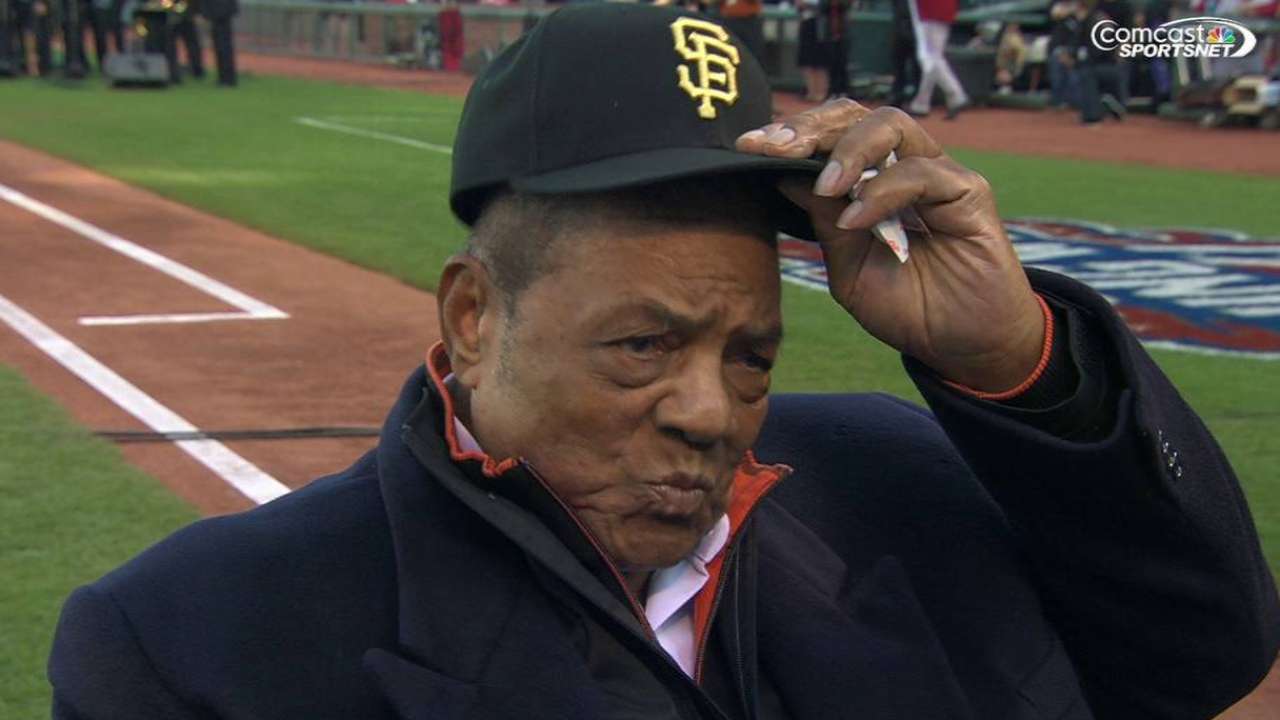 Giants old-timers ring in champs