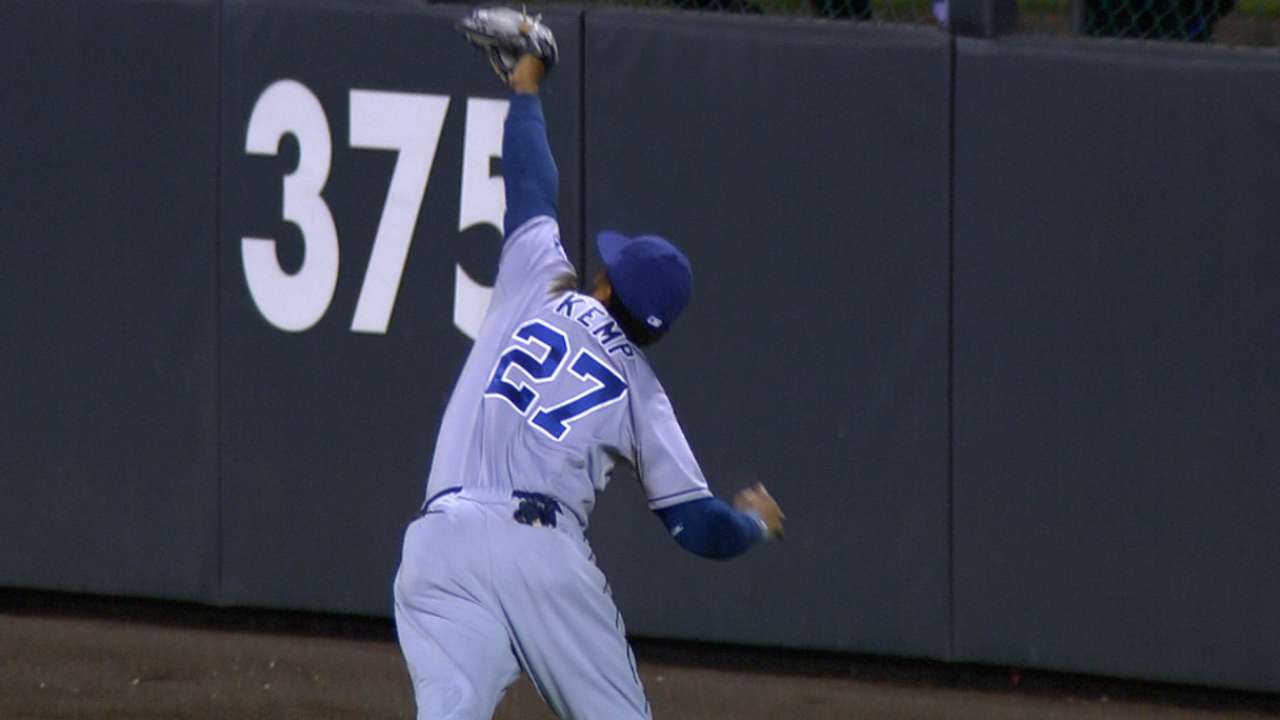 Kemp's outstretched grab sets stage for Padres' rally
