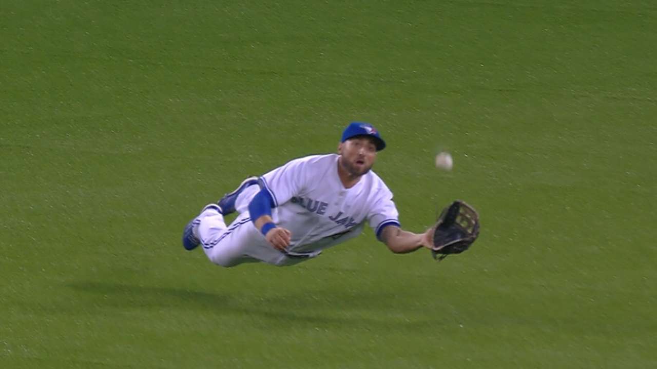 Pillar's glove wider than a net