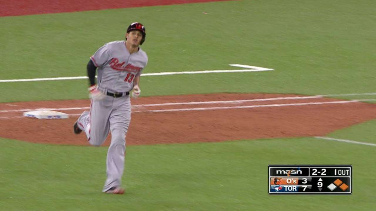 Machado's three-run homer