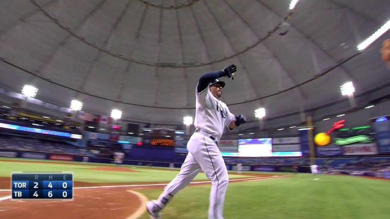 Rivera's two-run homer