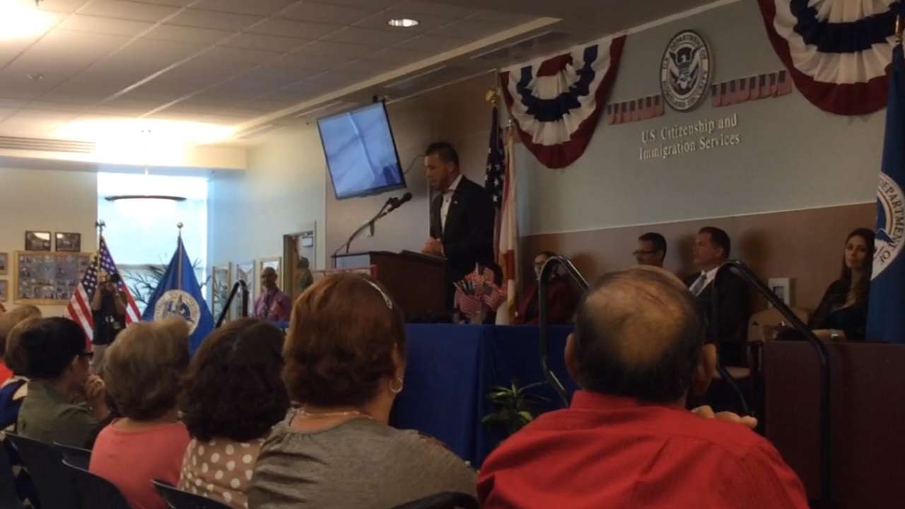 'Nervous' Fernandez delivers address at citizenship ceremony
