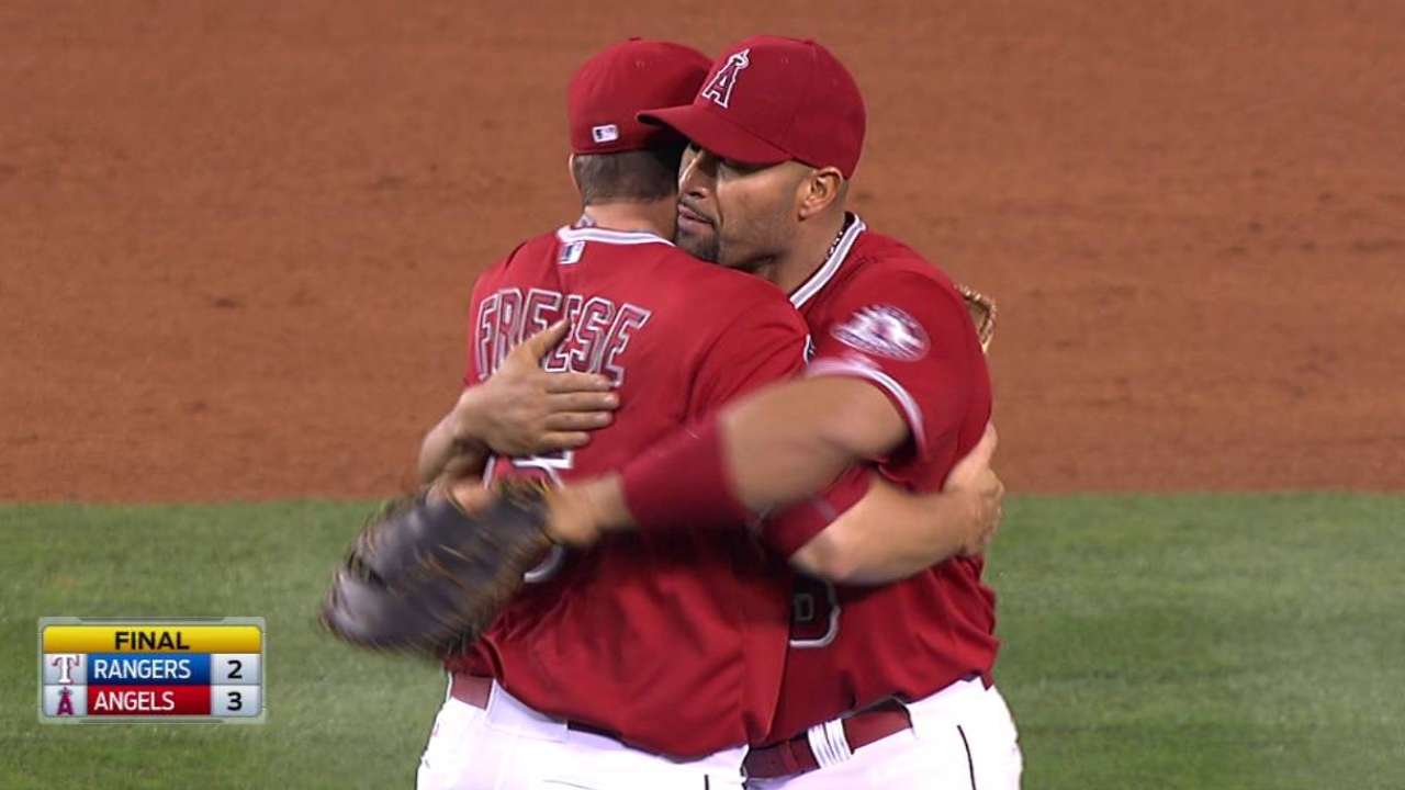 Street notches the save