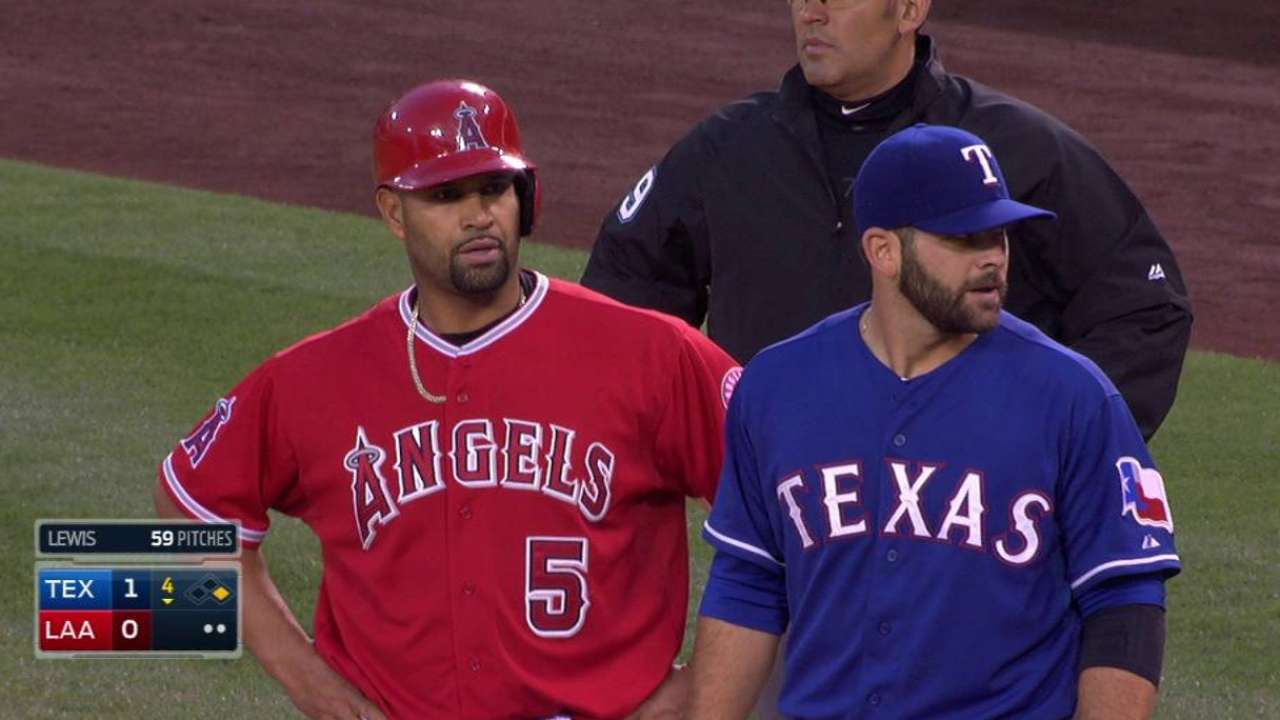 Andrus' smart play retires Trout