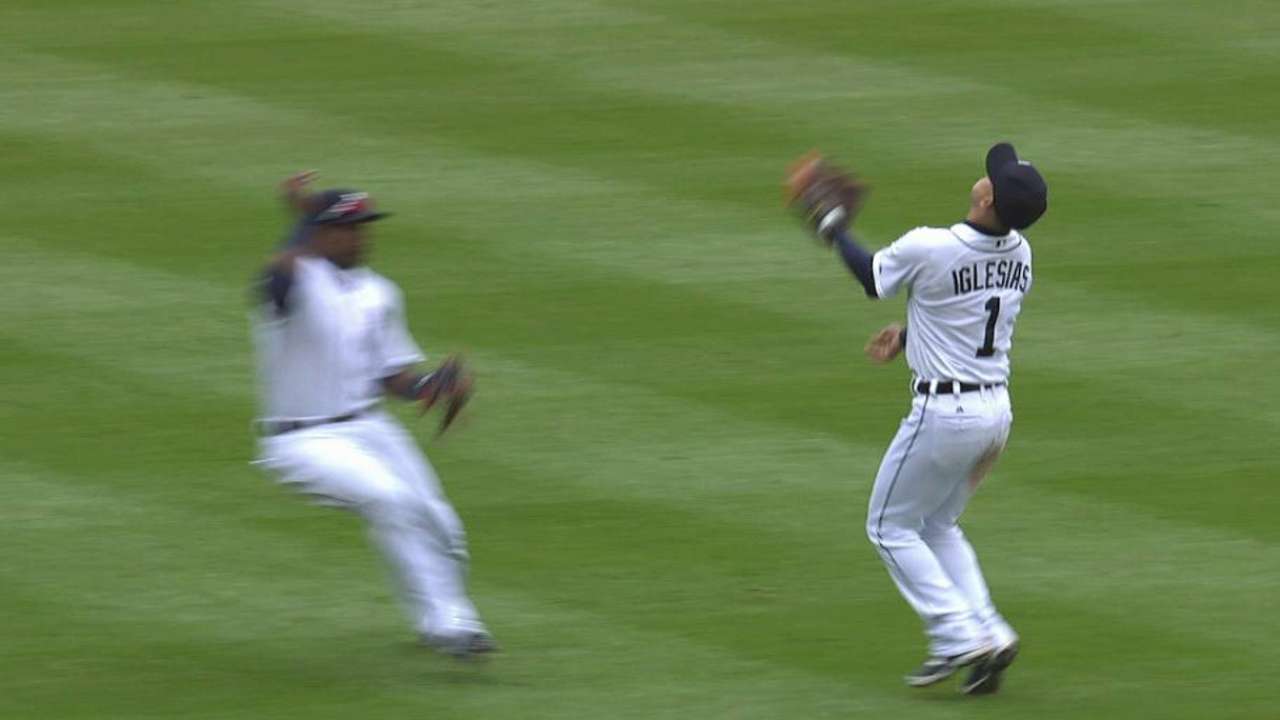 Practice pays off on Iglesias' over-the-shoulder catch