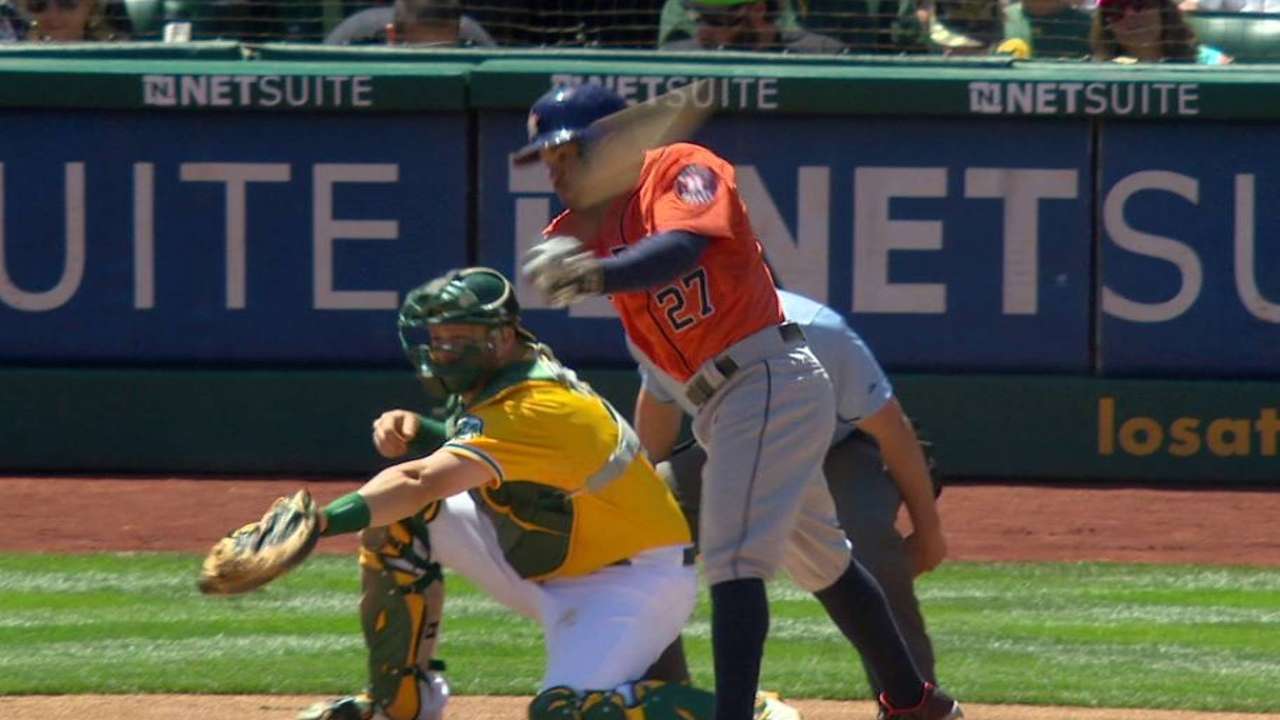 Altuve extends hit streak
