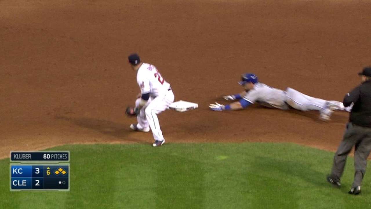 Moustakas y Gordon guiaron a Reales en Cleveland