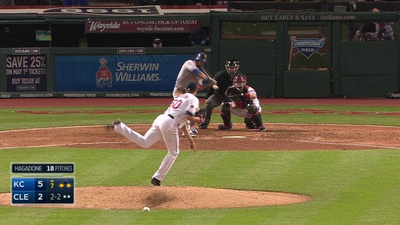 Late flurry lifts Royals over Kluber, Indians
