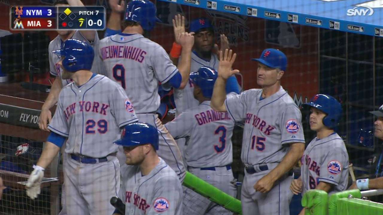 Lagares' bases-clearing double