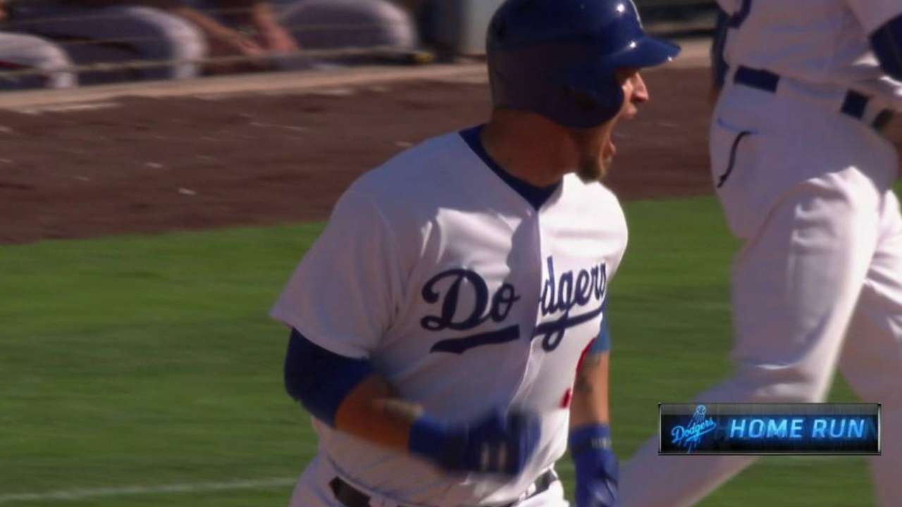 Grandal fue el héroe de los Dodgers en extrainnings