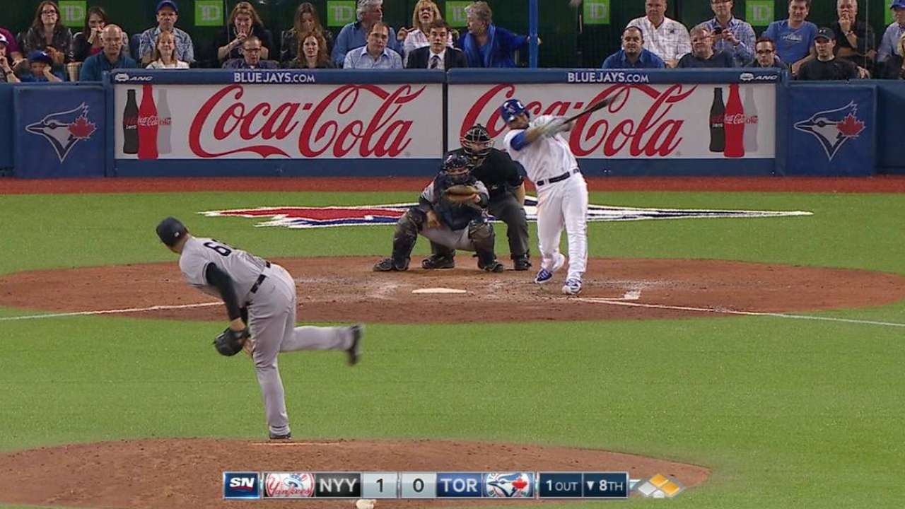 Azulejos despiertan y respaldan a Dickey vs. N.Y.