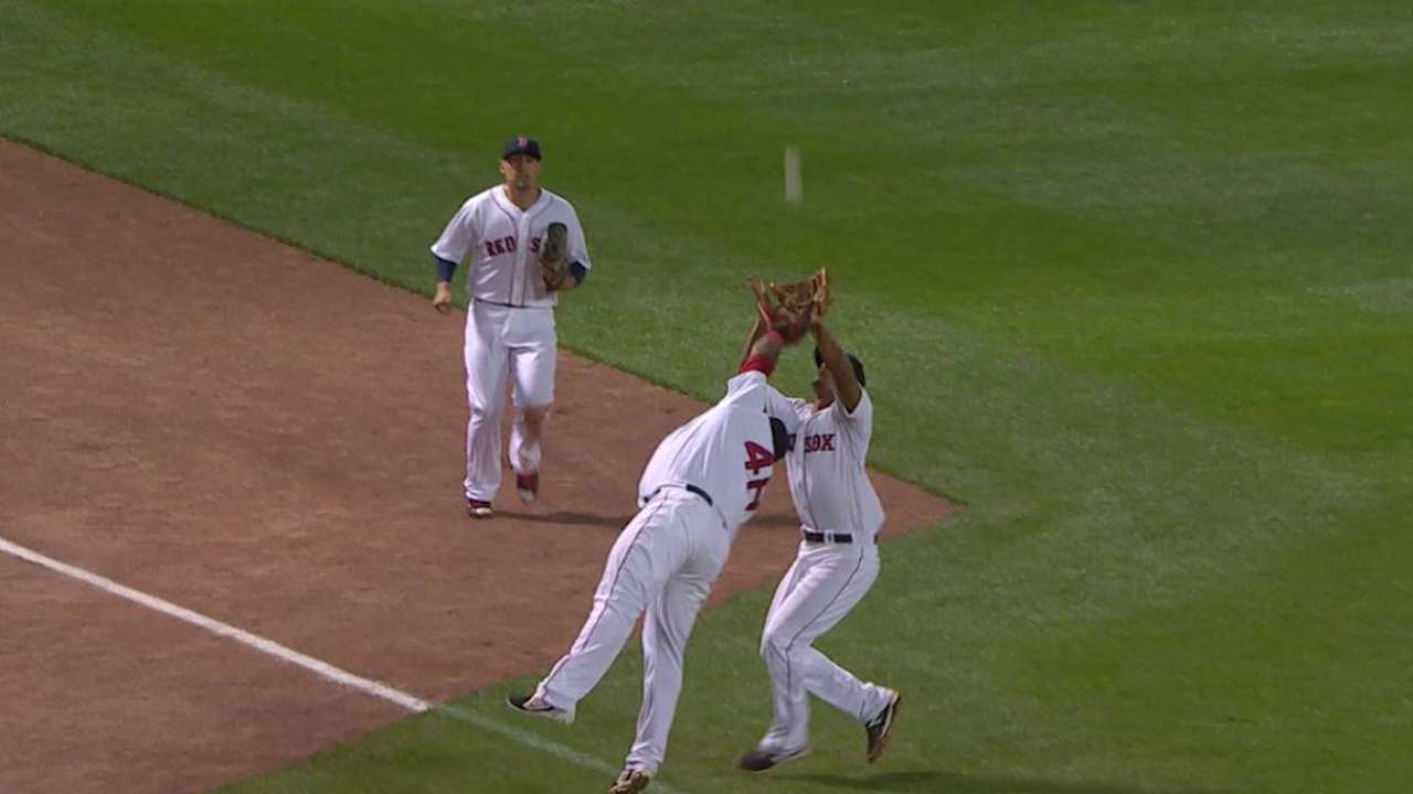 Bogaerts' tough grab