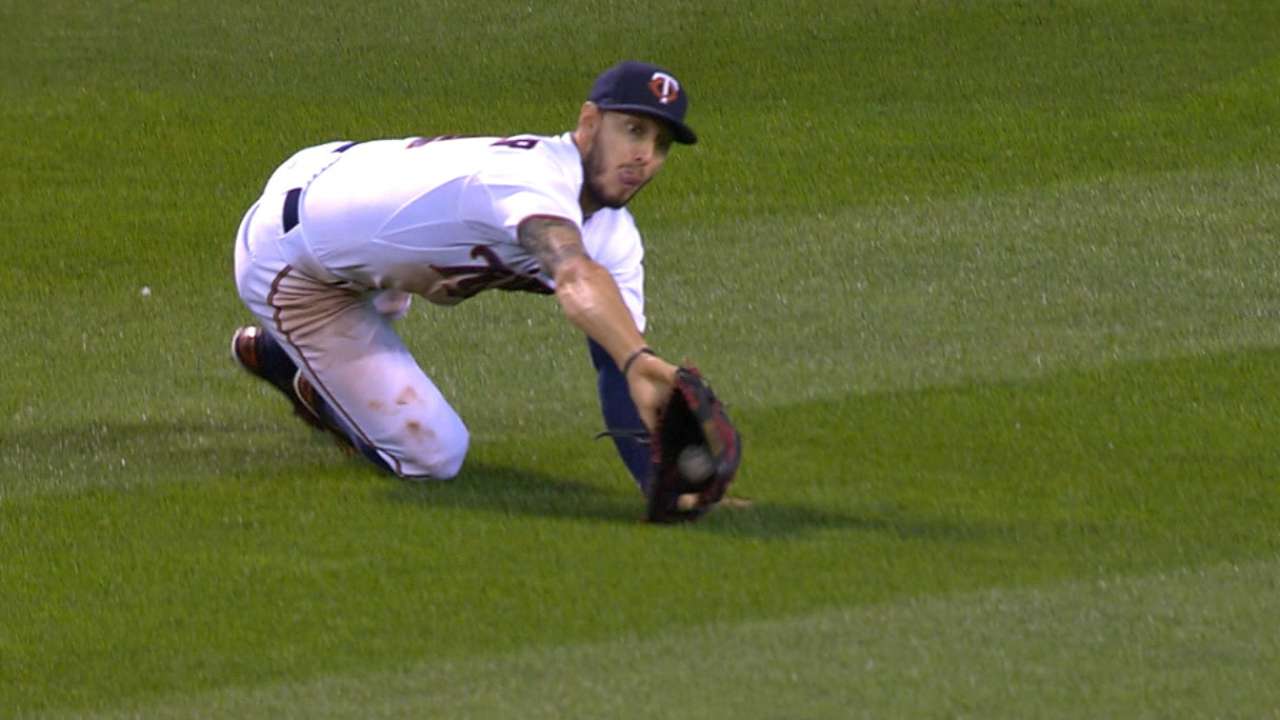 Schafer dazzles with outstanding diving grab