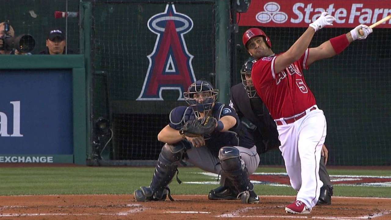 Pujols' two-run homer