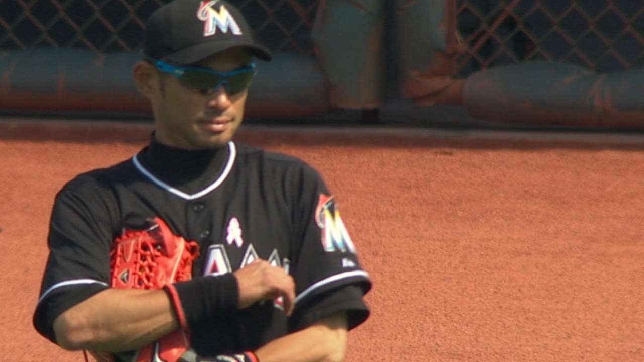Ichiro fakes out runner