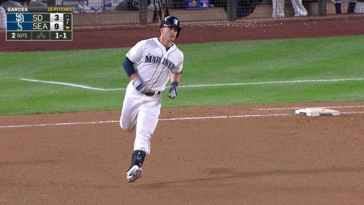 Dodgers pick up Ruggiano from Mariners