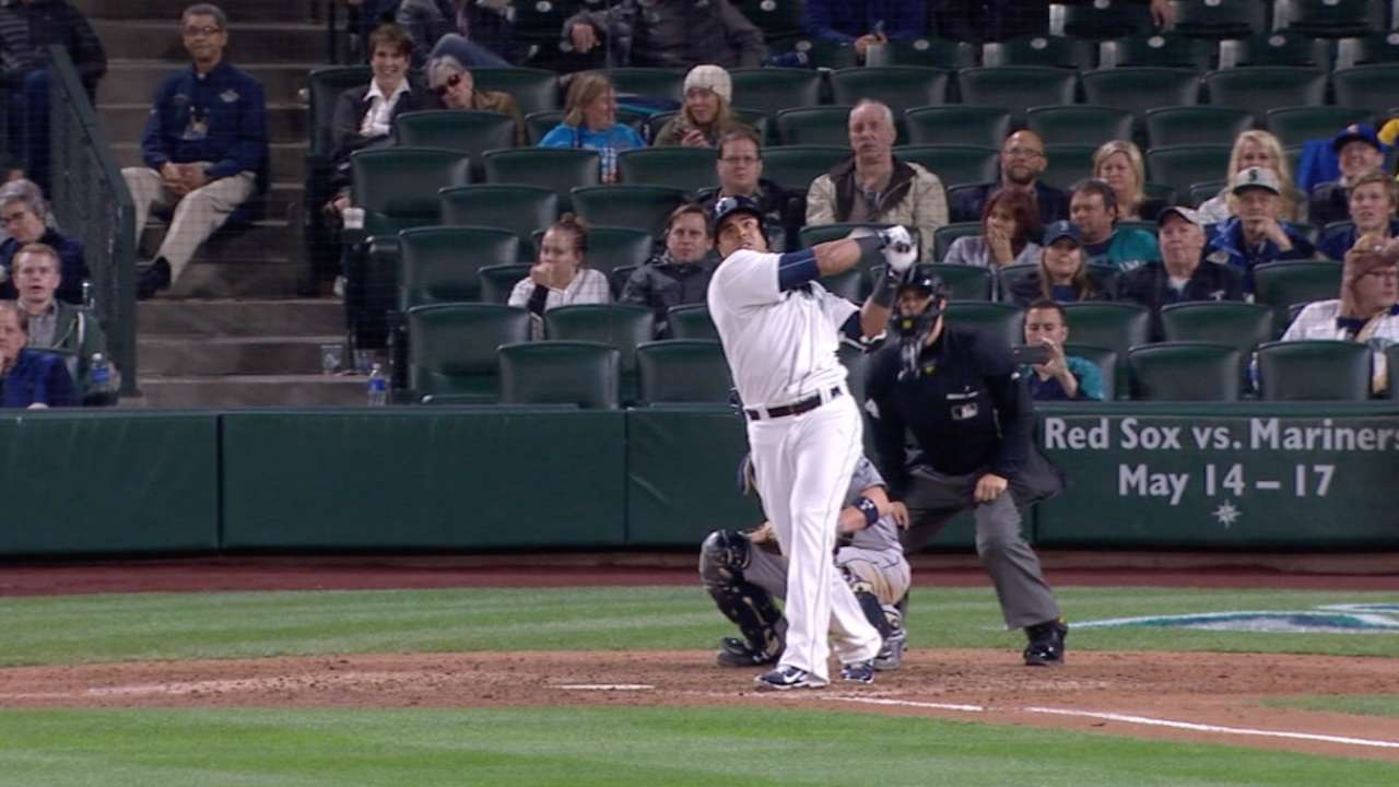 Mariners topple Padres behind six homers