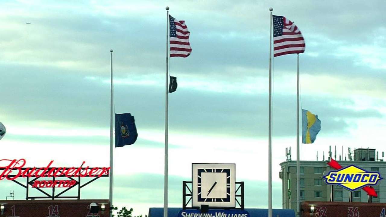 Phillies honor Amtrak victims