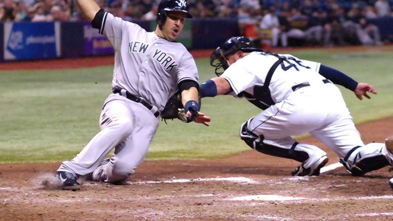 Kiermaier throws out Teixeira