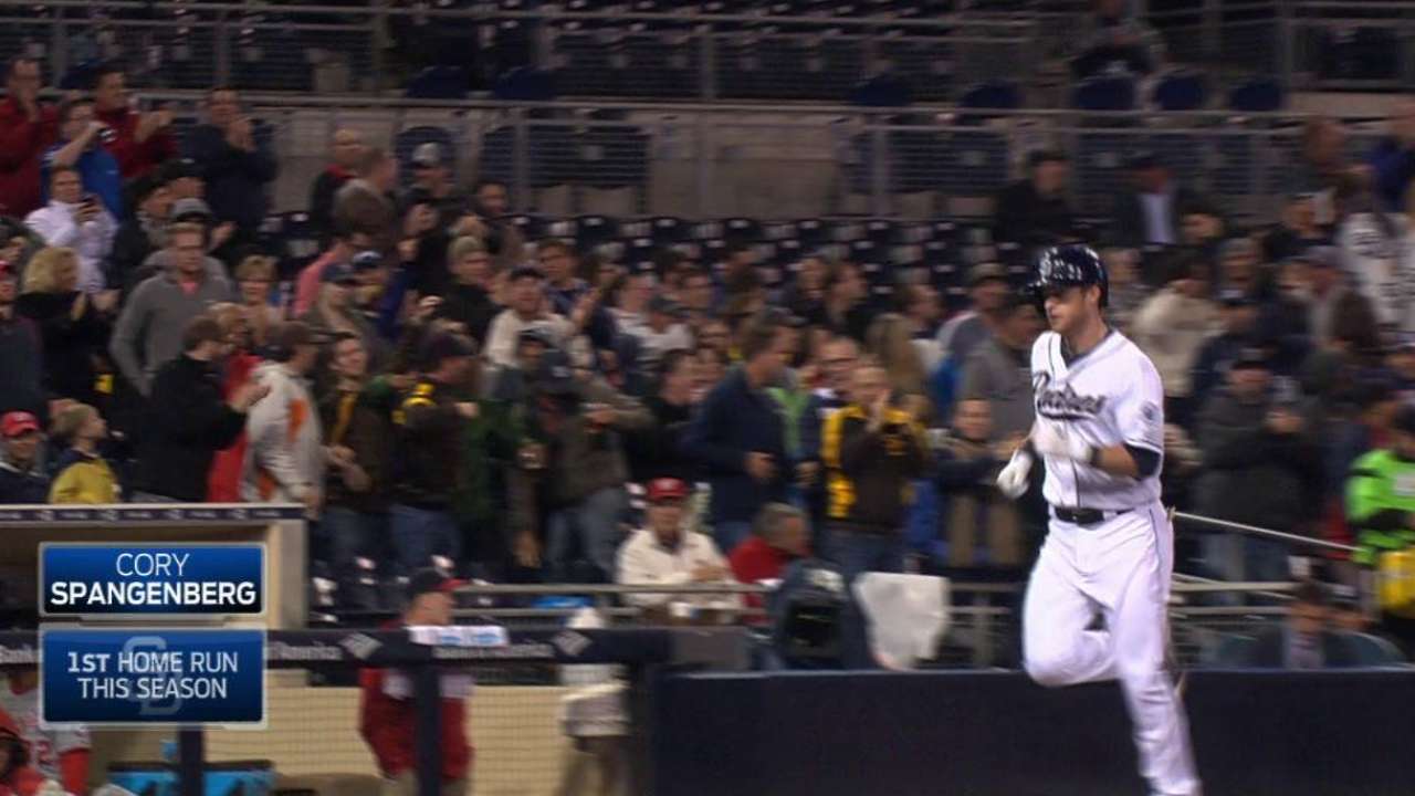 Spangenberg pega 2 HR para liderar triunfo de S.D.