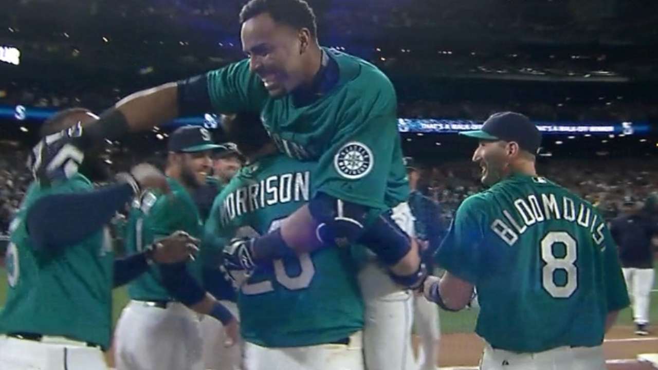 Cruz's walk-off single