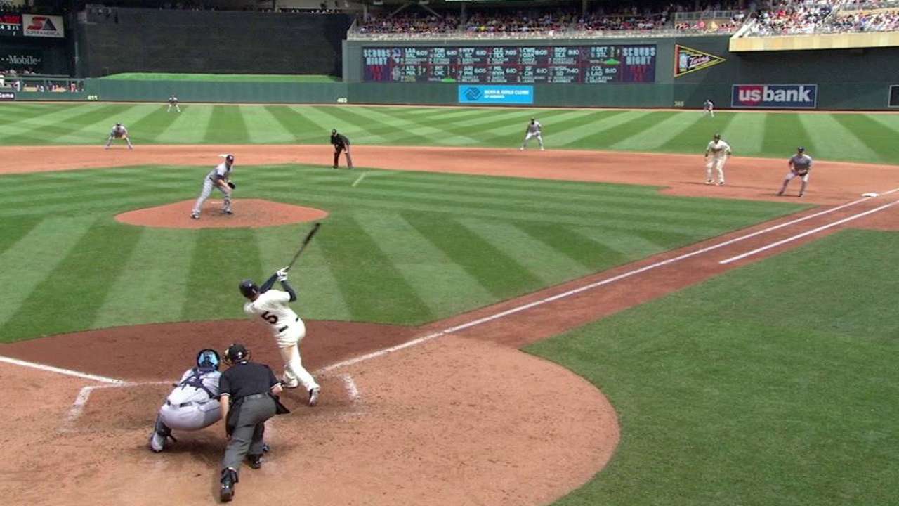 Escobar se fue de 4-4 y Minnesota venció a Rays