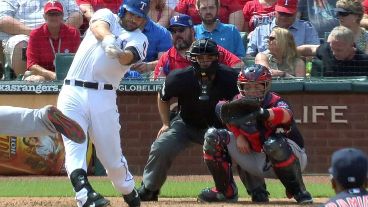 Martínez, Moreland impulsan a Rangers sobre Indios