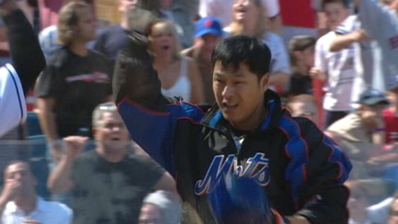 Koo doubles, scores on bunt