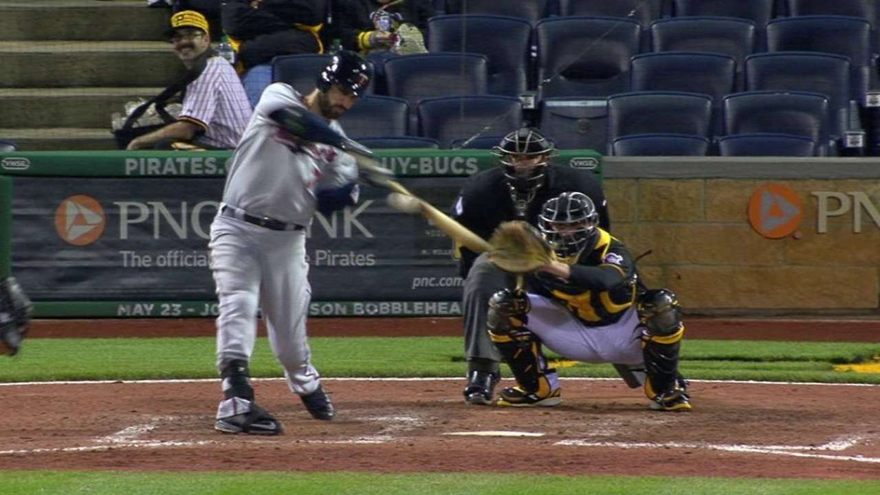 Mauer define por Twins ante Piratas en 13 innings