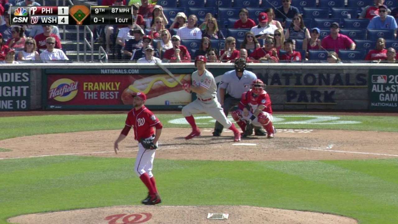 Phillies release outfielder Sizemore