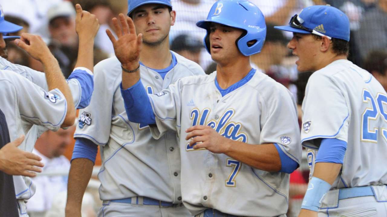Pirates complete Day 1 with infielder Kramer