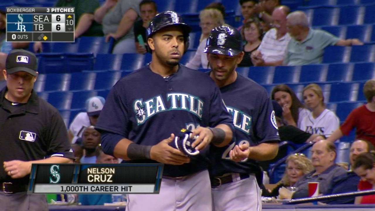 Cruz's 1,000th career hit