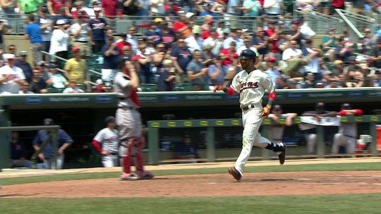 Twins' offense firing on all cylinders