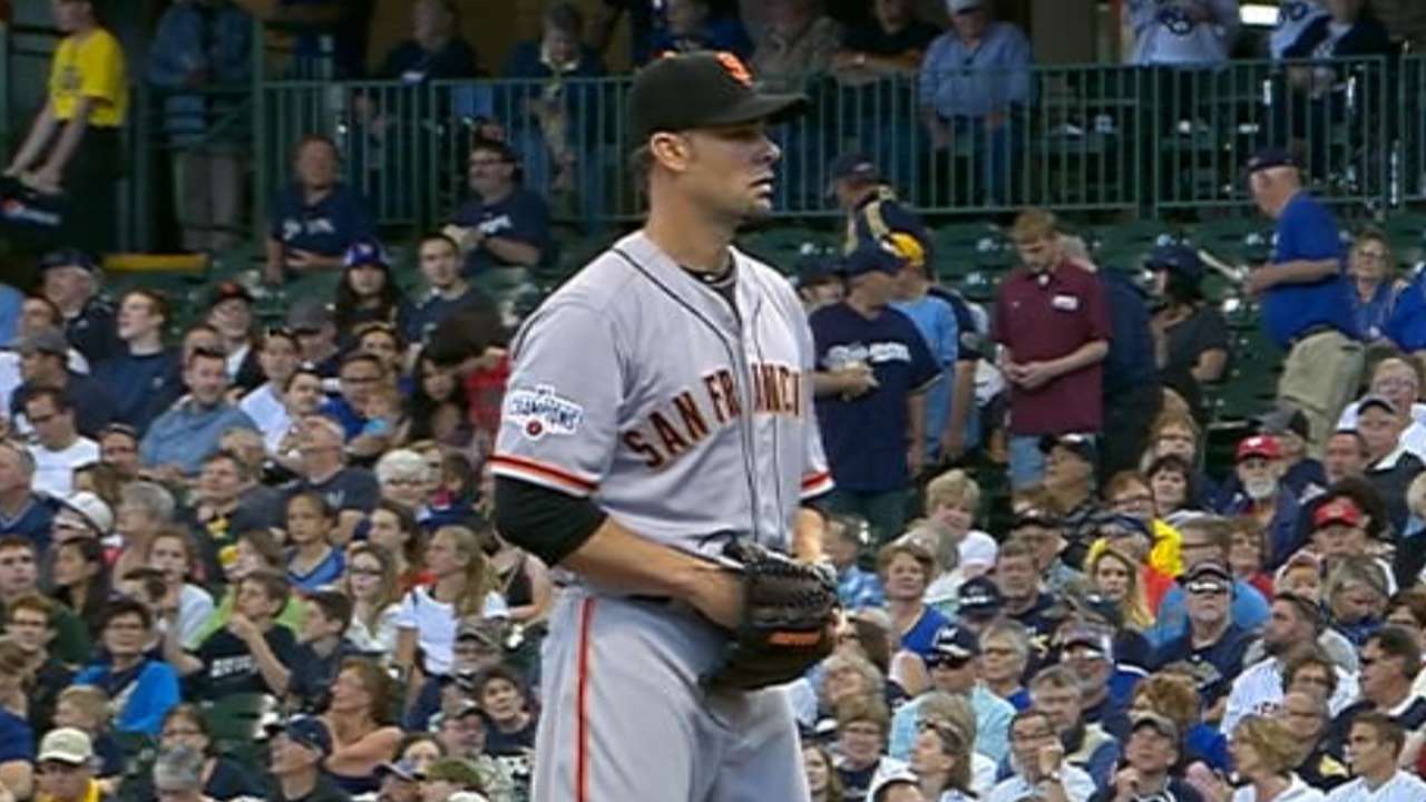 Gigantes sacan escobas en Milwaukee detrás de Vogelsong